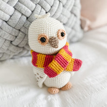 Load image into Gallery viewer, snowy owl crochet Amigurumi pattern toy
